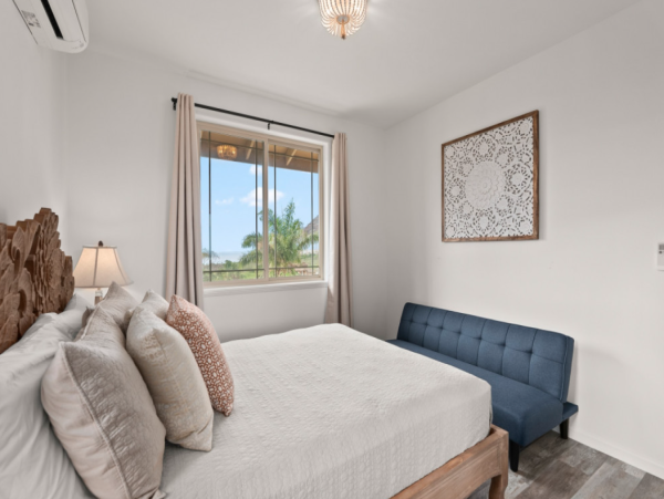 Luxury 4-Bedroom Retreat in Makaha Valley, Oahu - Your Perfect Getaway in Paradise